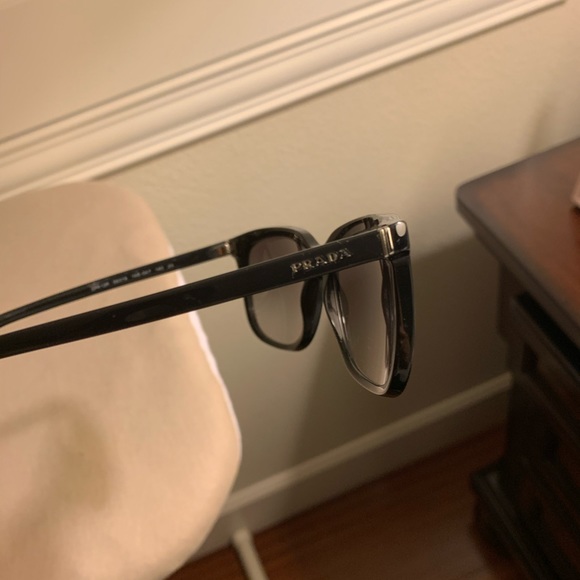 Authentic prada sungless 💖 - Picture 2 of 10